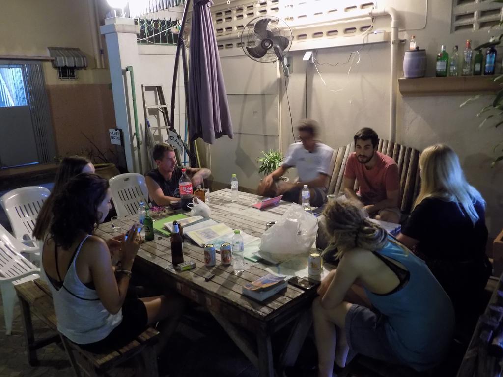 The Oasis Hostel (Adults Only) Бангкок Екстер'єр фото