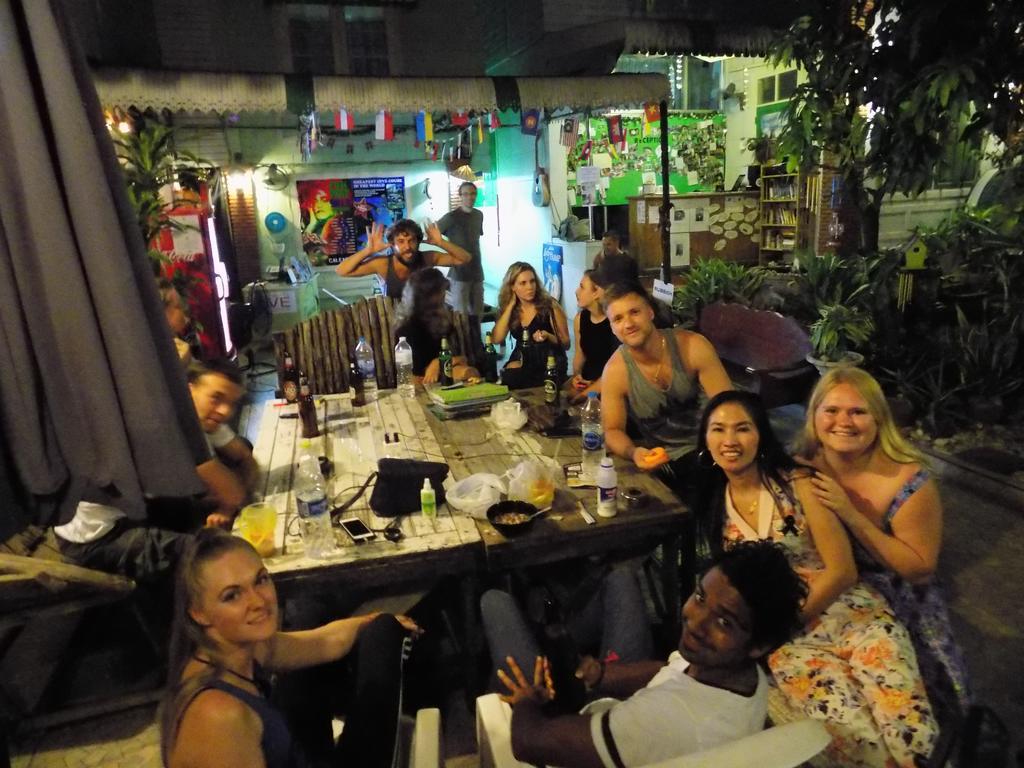 The Oasis Hostel (Adults Only) Бангкок Екстер'єр фото